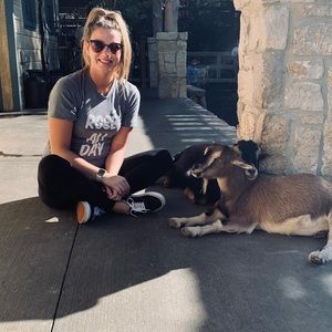 Meet your Posher, Kayla